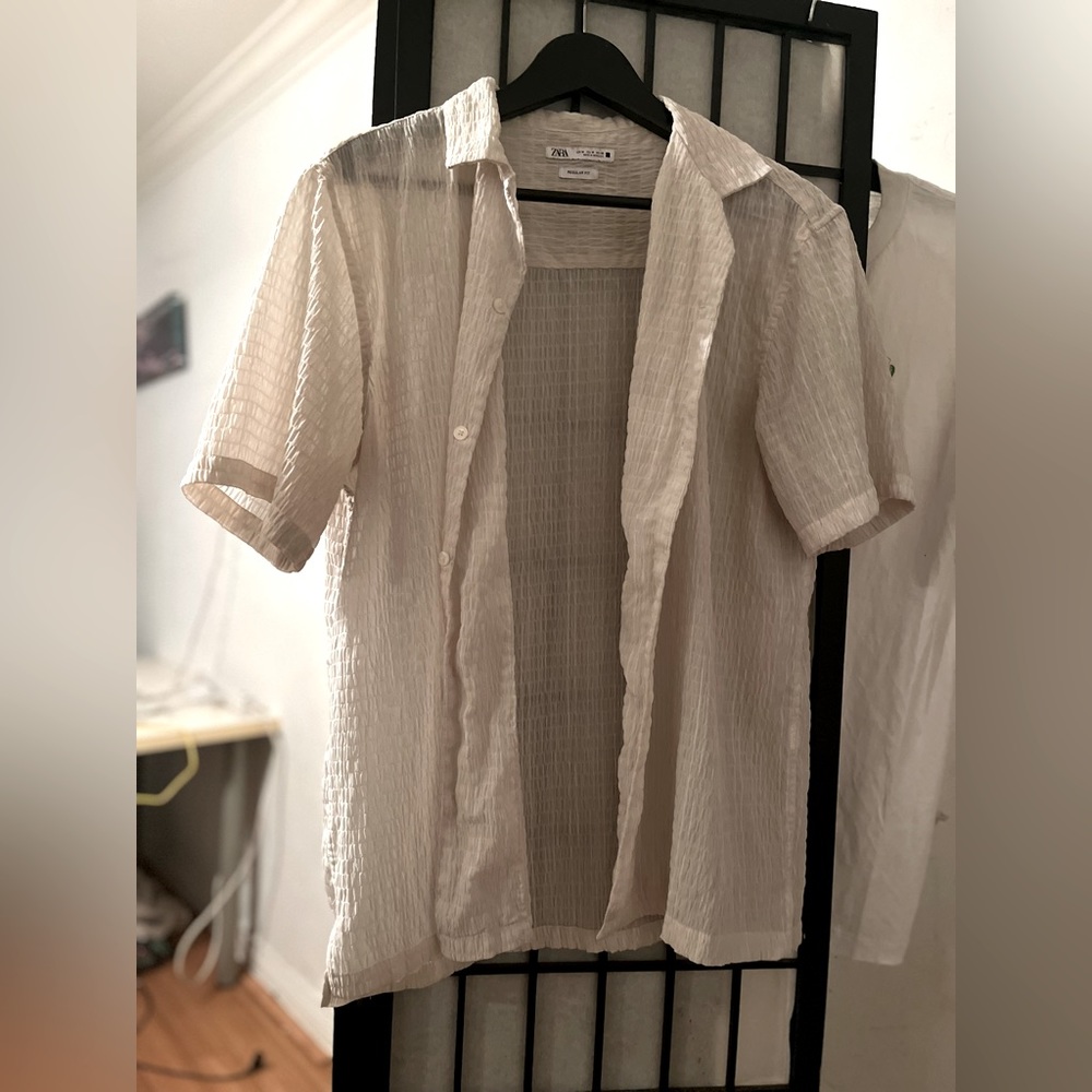 Zara men’s white casual textured buttoned up short sleeve shirt